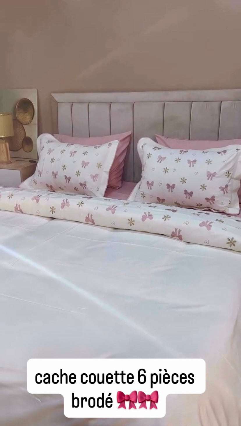 Cache Couette Brodé