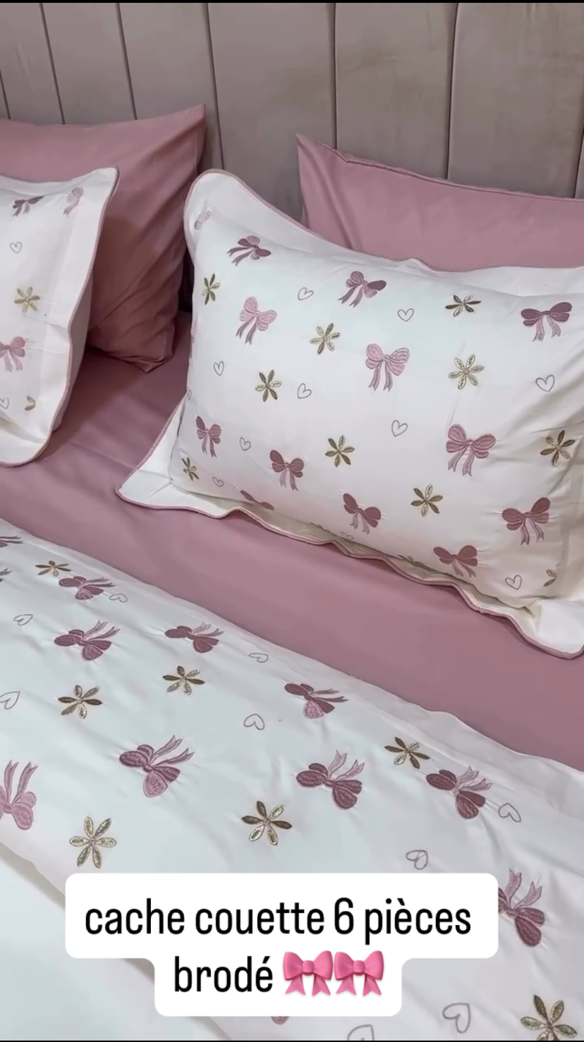 Cache Couette Brodé