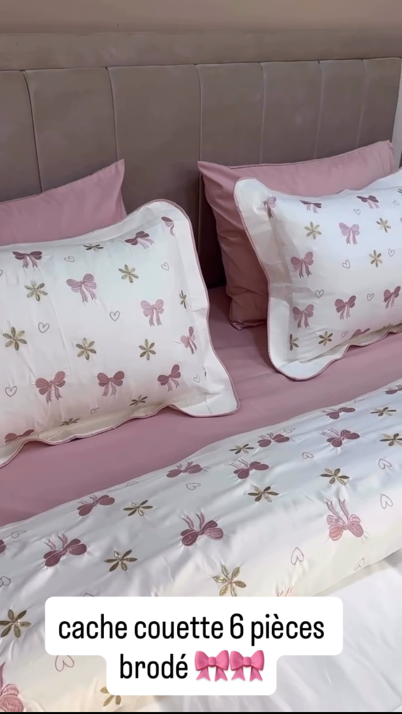 Cache Couette Brodé