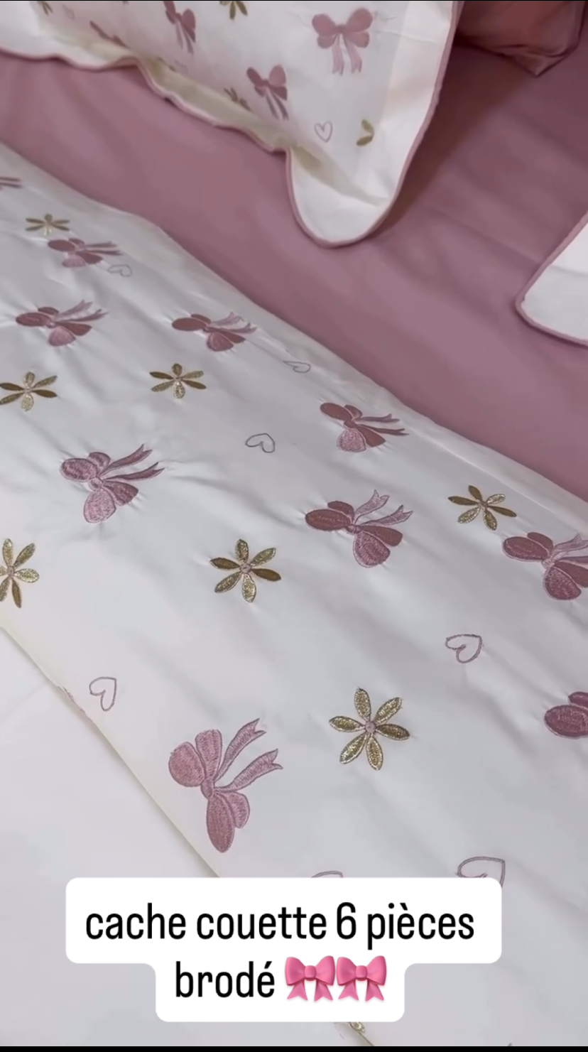 Cache Couette Brodé